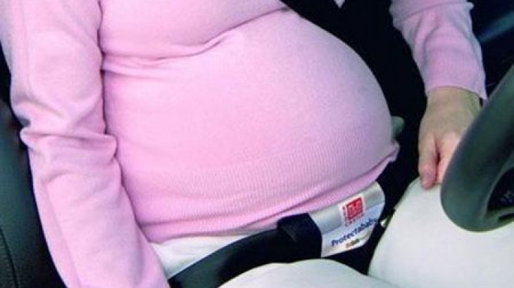 Port de la ceinture : les femmes enceintes peuvent-elles en être